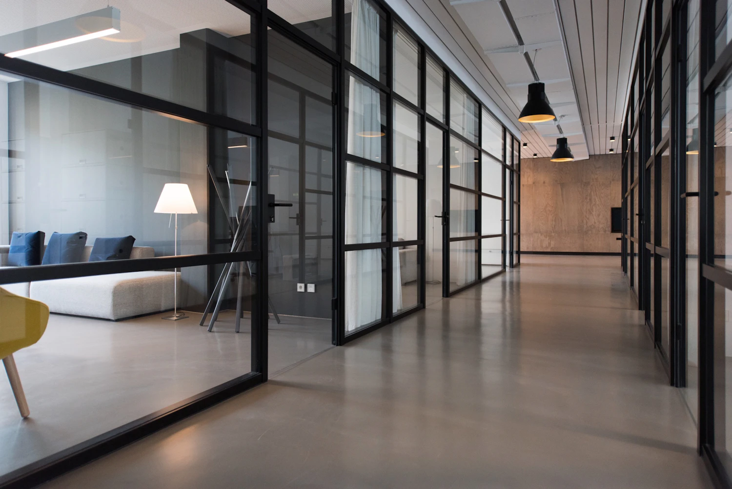 Ambiente reservado e contemporâneo para atendimento jurídico